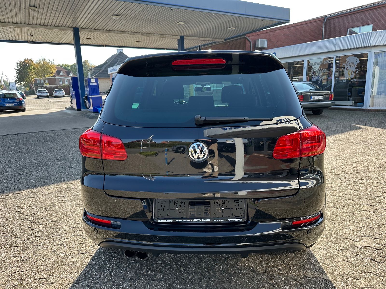Fahrzeugabbildung Volkswagen Tiguan 1.4 TSI R-Line AHK/Navi/GRA/SHZG
