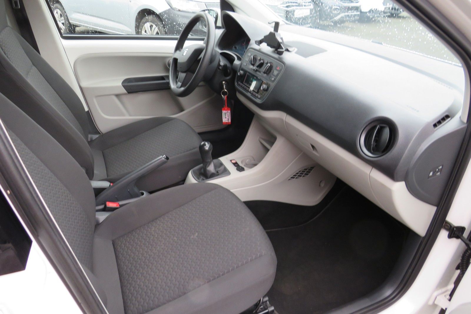 Fahrzeugabbildung SEAT Mii Style 4-TÜREN KLIMA ZV EFH TELVOR 1.HAND
