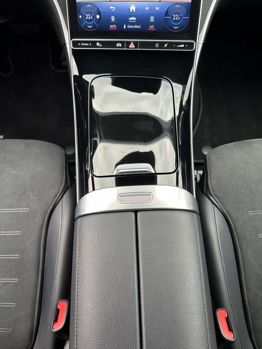 Fahrzeugabbildung Mercedes-Benz C 300 T AMG-Line NAV+LED+NIGHT+KEYLESS+DISTRONIC