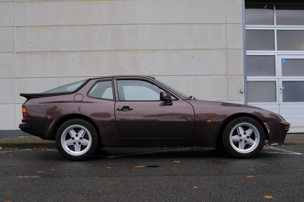 Porsche 944