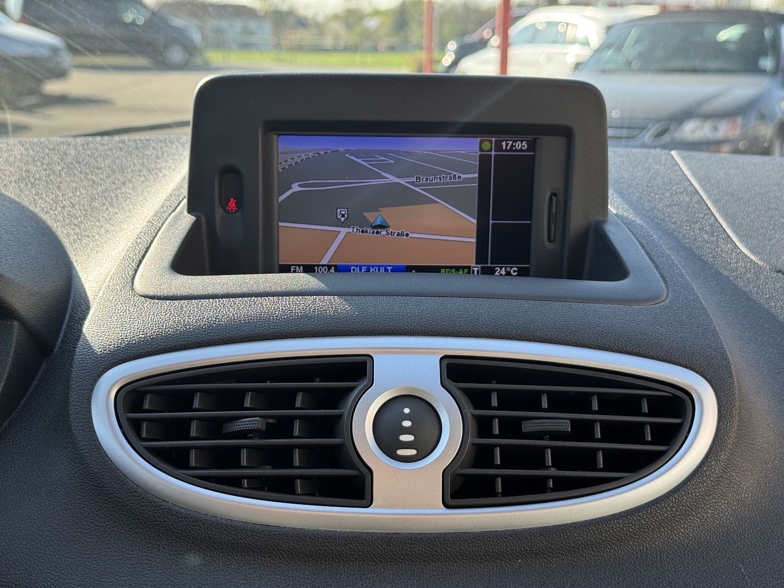 Fahrzeugabbildung Renault Clio Grandtour /NAVI/TMC/Klima/8x bereift