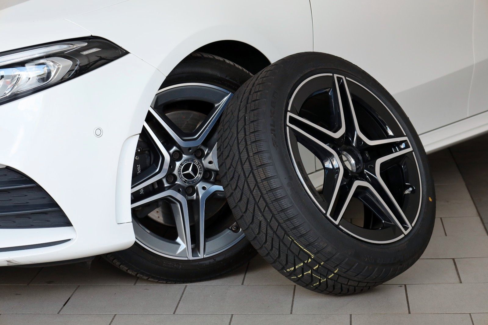 Fahrzeugabbildung Mercedes-Benz A 220 AMG Line T.Leder,Navi,LED,Kamera,SH,SR+WR