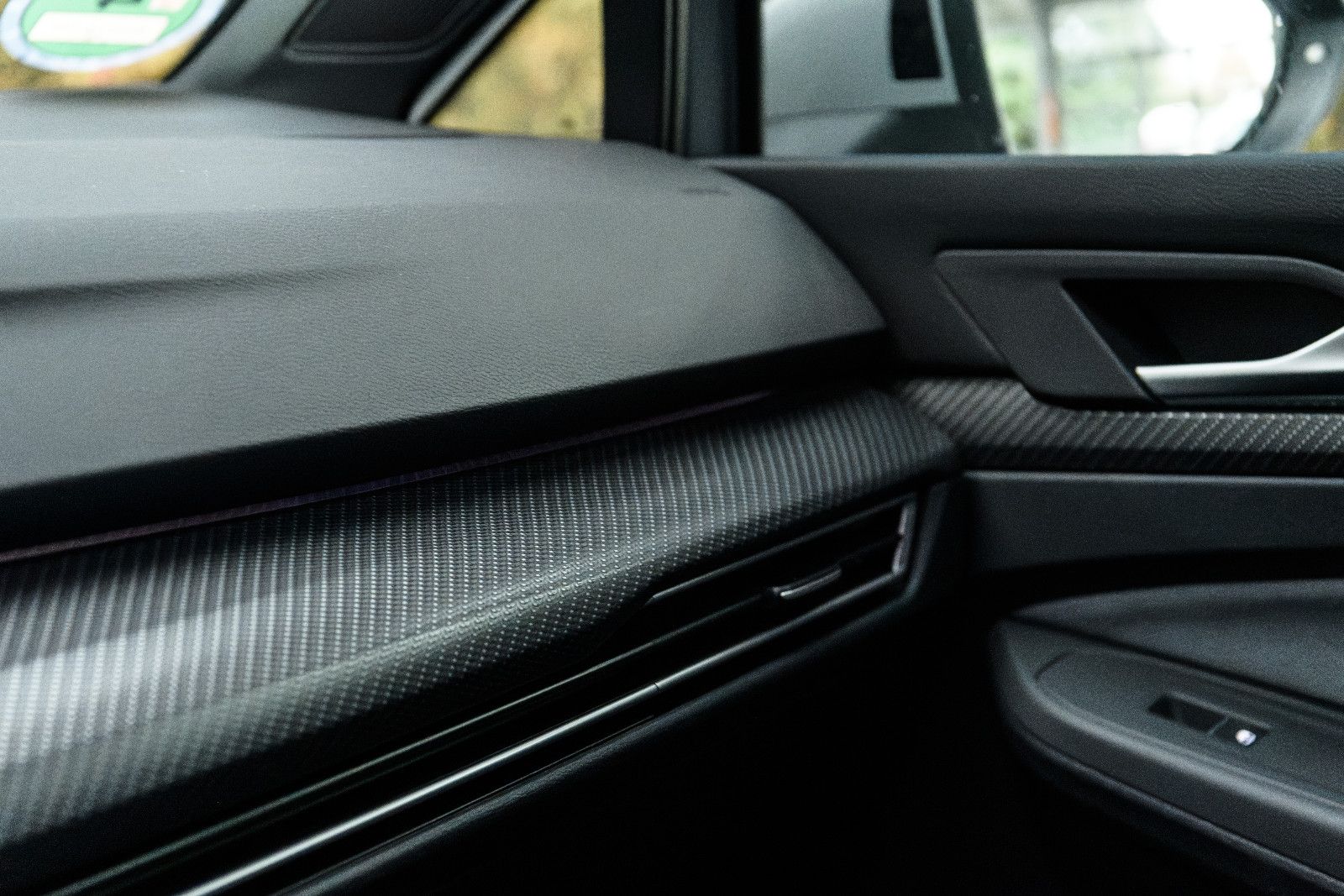 Fahrzeugabbildung Volkswagen Golf Variant R-Line eTSI DSG+AHK+Kamera+Pano