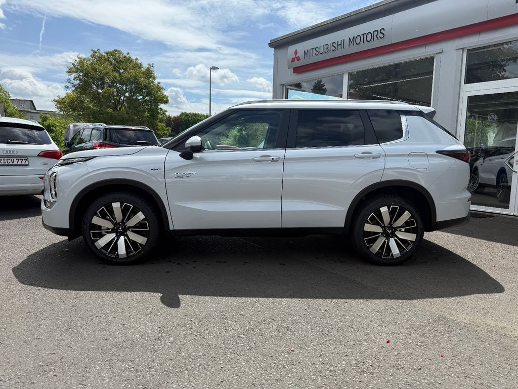 Mitsubishi Outlander — fotografia 2