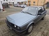 BMW 320 - BMW 320 aus 1986