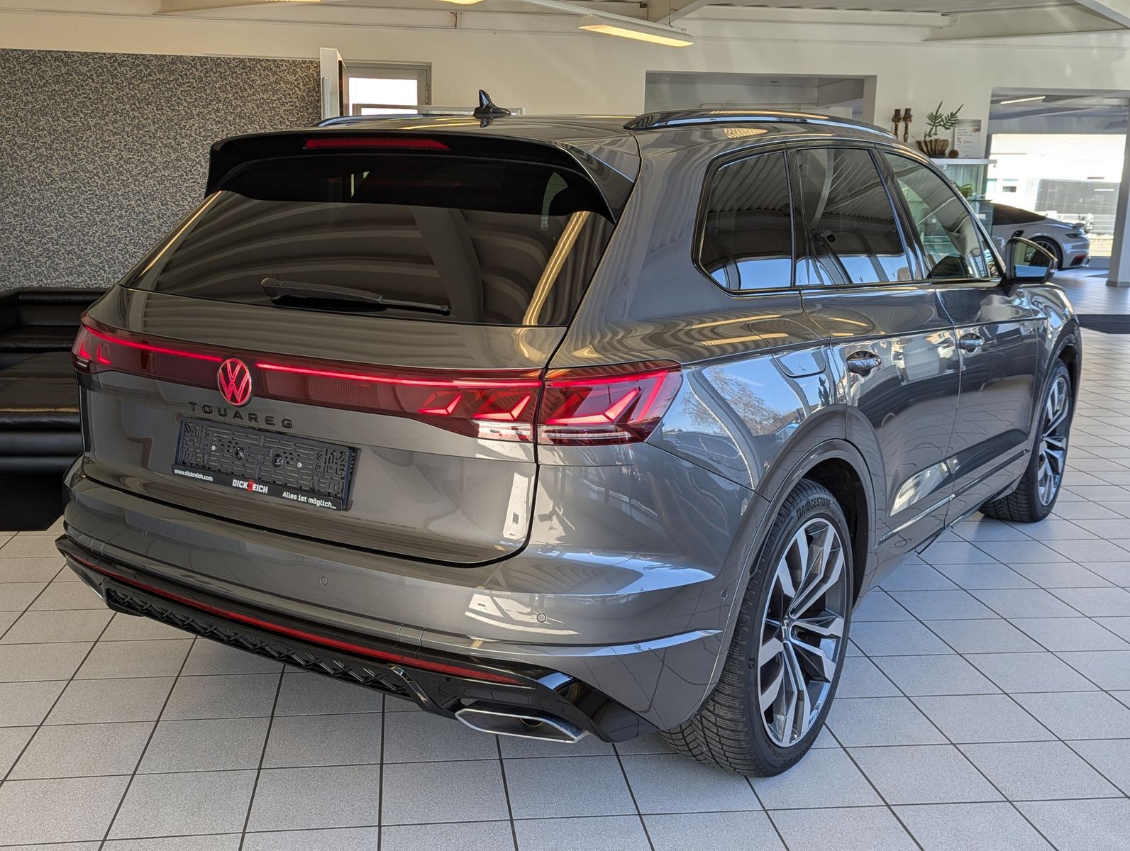 VW Touareg 3.0 TDI 4M R-Line Komfort-Paket UPE 111T - Image 7