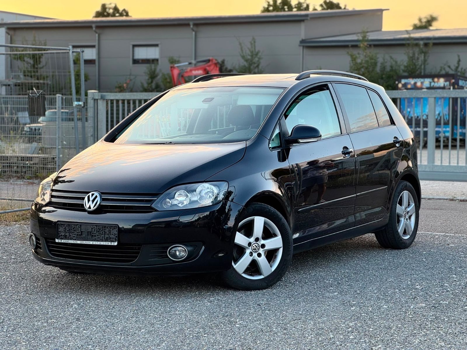 Volkswagen Golf - 1