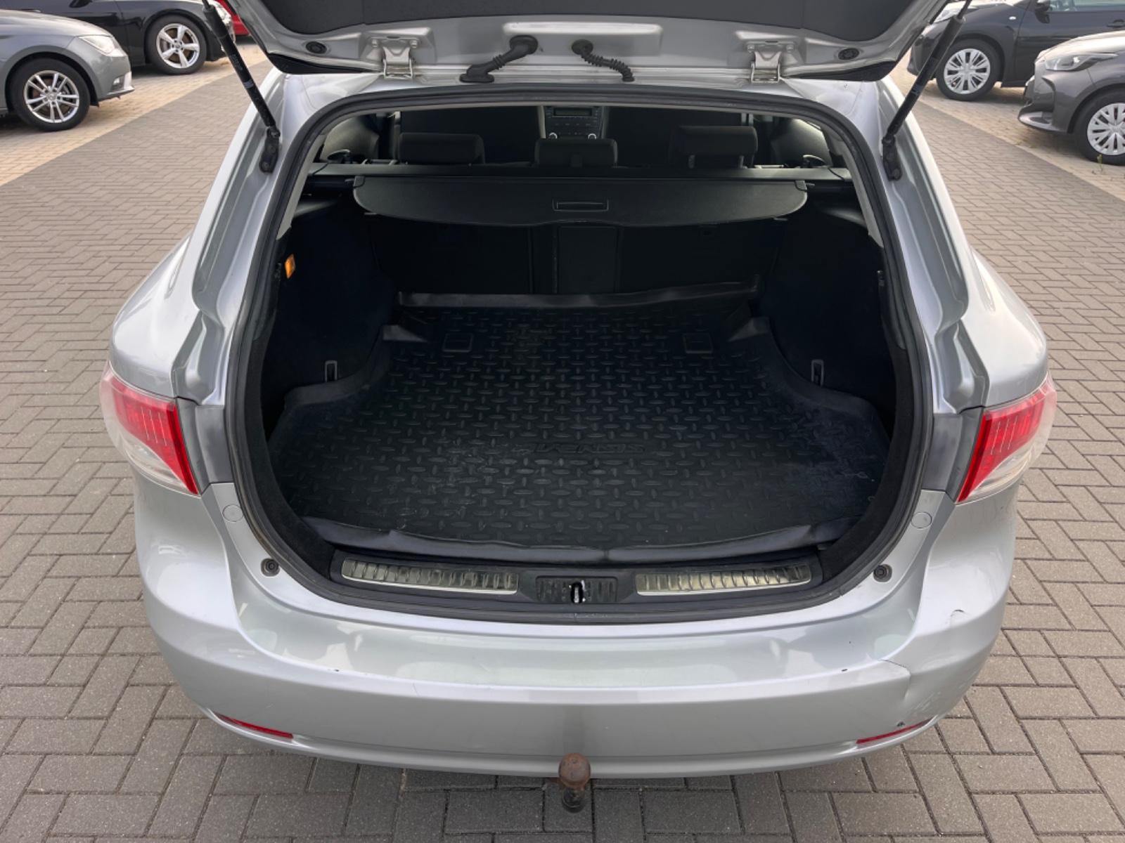 Toyota Avensis 2009 — photo 20