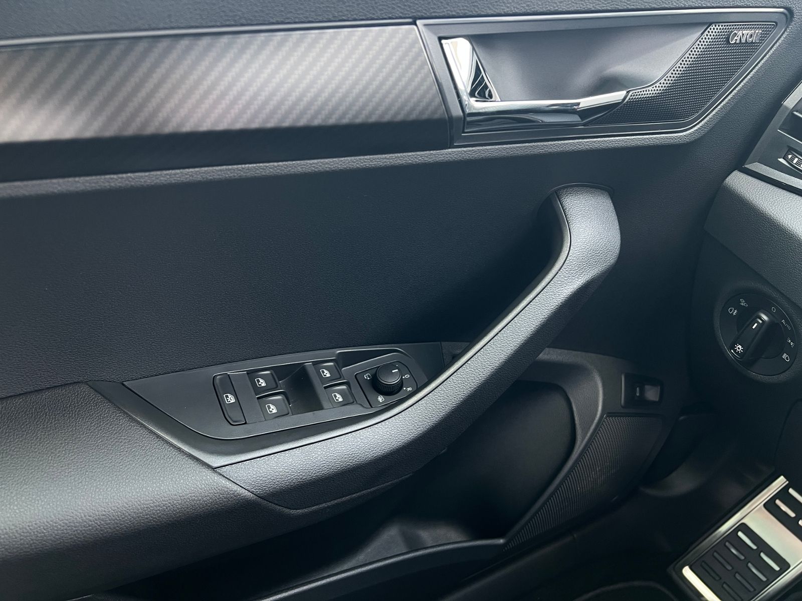 Fahrzeugabbildung SKODA Karoq Sportline 2.0 TSI 4x4 DSG *Panorama, AHK,