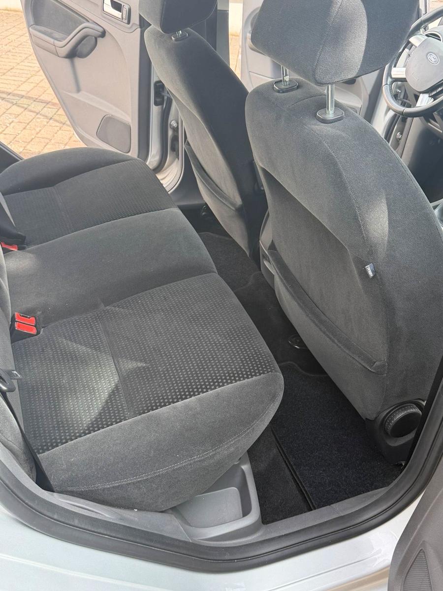 Ford Focus 2005 — photo 12