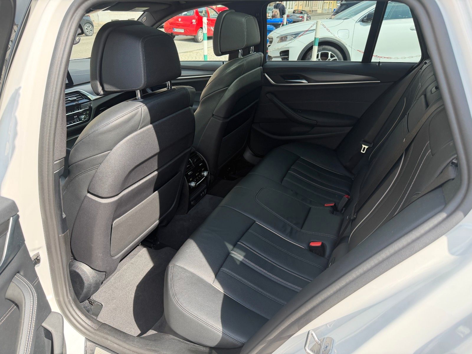 Fahrzeugabbildung BMW 540d Touring xDrive M Sport AHK PANO HUD LEDER