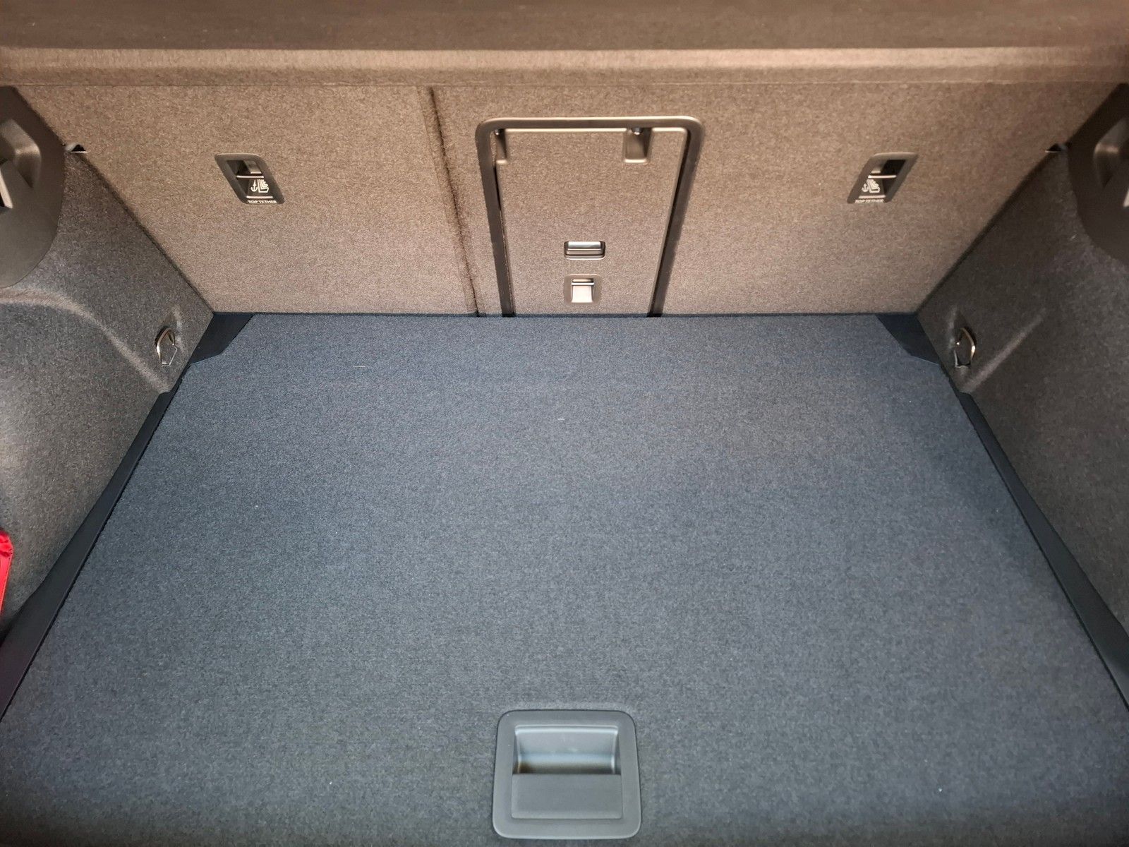 Fahrzeugabbildung Volkswagen Golf VIII Lim. 1.5 eTSI 85 kW Energy +Ganzjahres