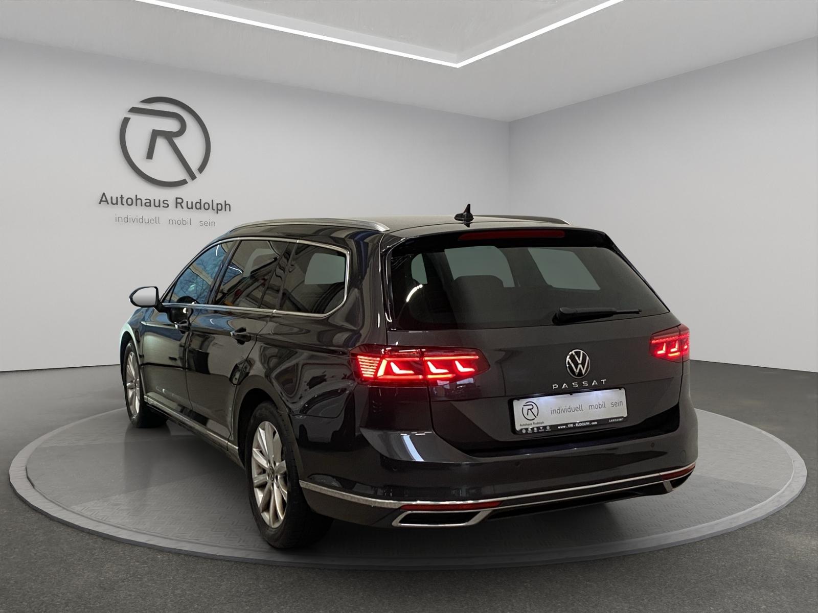 Volkswagen Passat Variant 2.0 TDI DSG Elegance / Navi AHK