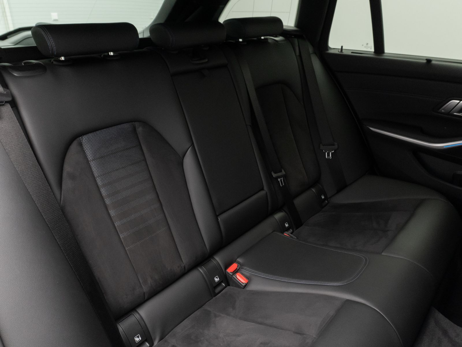 Fahrzeugabbildung BMW 330e  M Sport Kamera DAB HiFi DrivAssist 19Zoll
