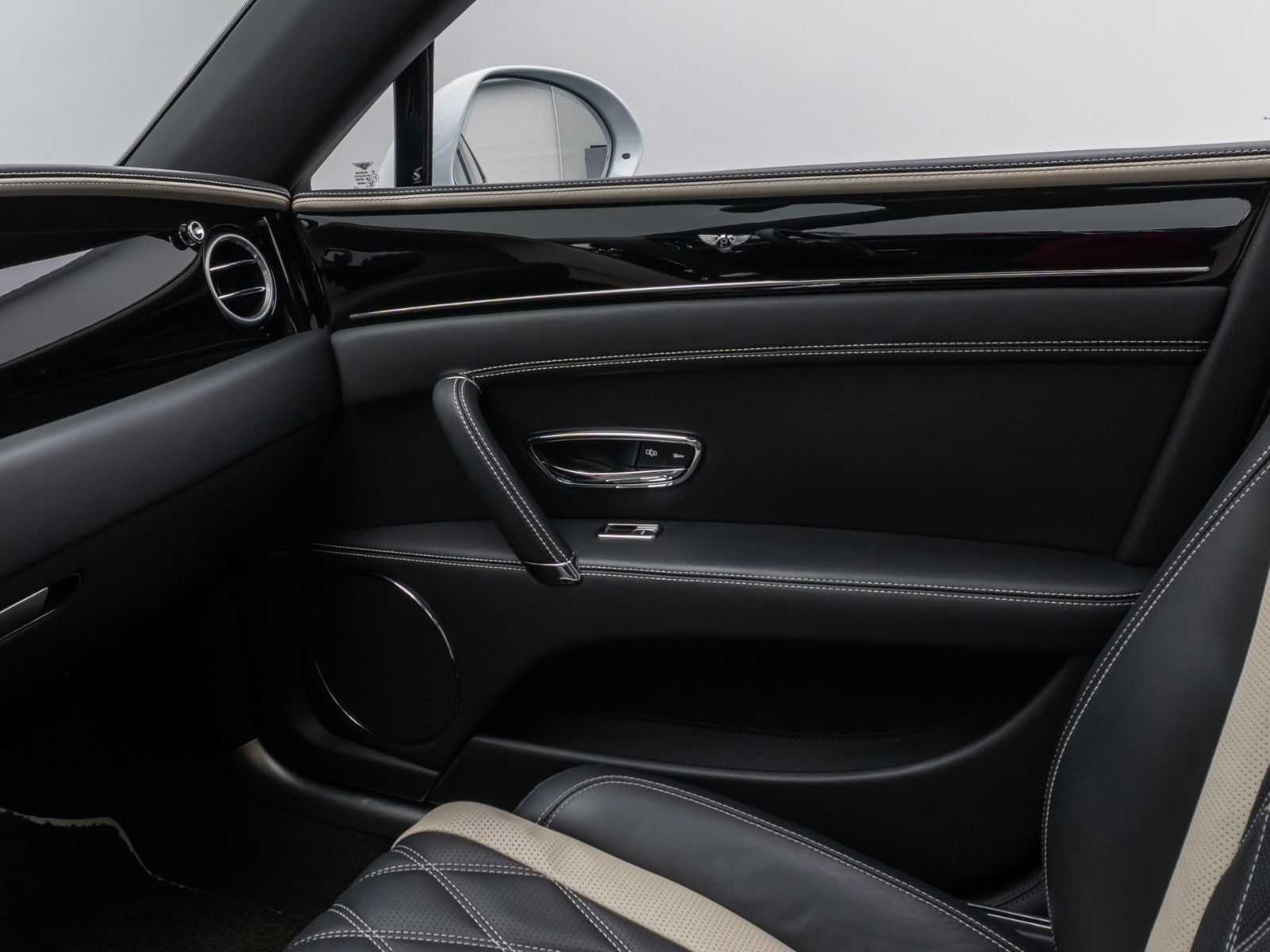 Fahrzeugabbildung Bentley Continental Flying Spur W12 Mulliner by Concord