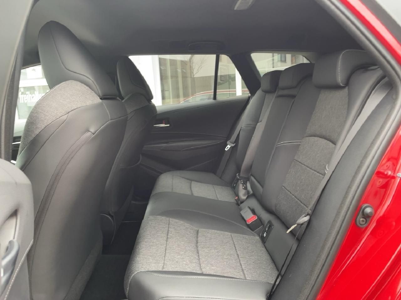 Fahrzeugabbildung Toyota Corolla Touring Sports 1.8 Hybrid Team D