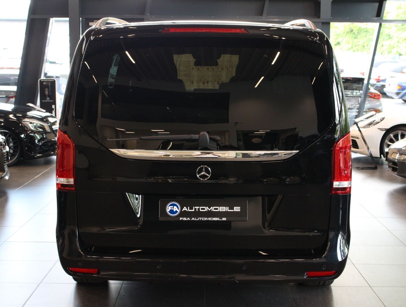 Fahrzeugabbildung Mercedes-Benz V 300d Exclusive Edition Lang 4Matic