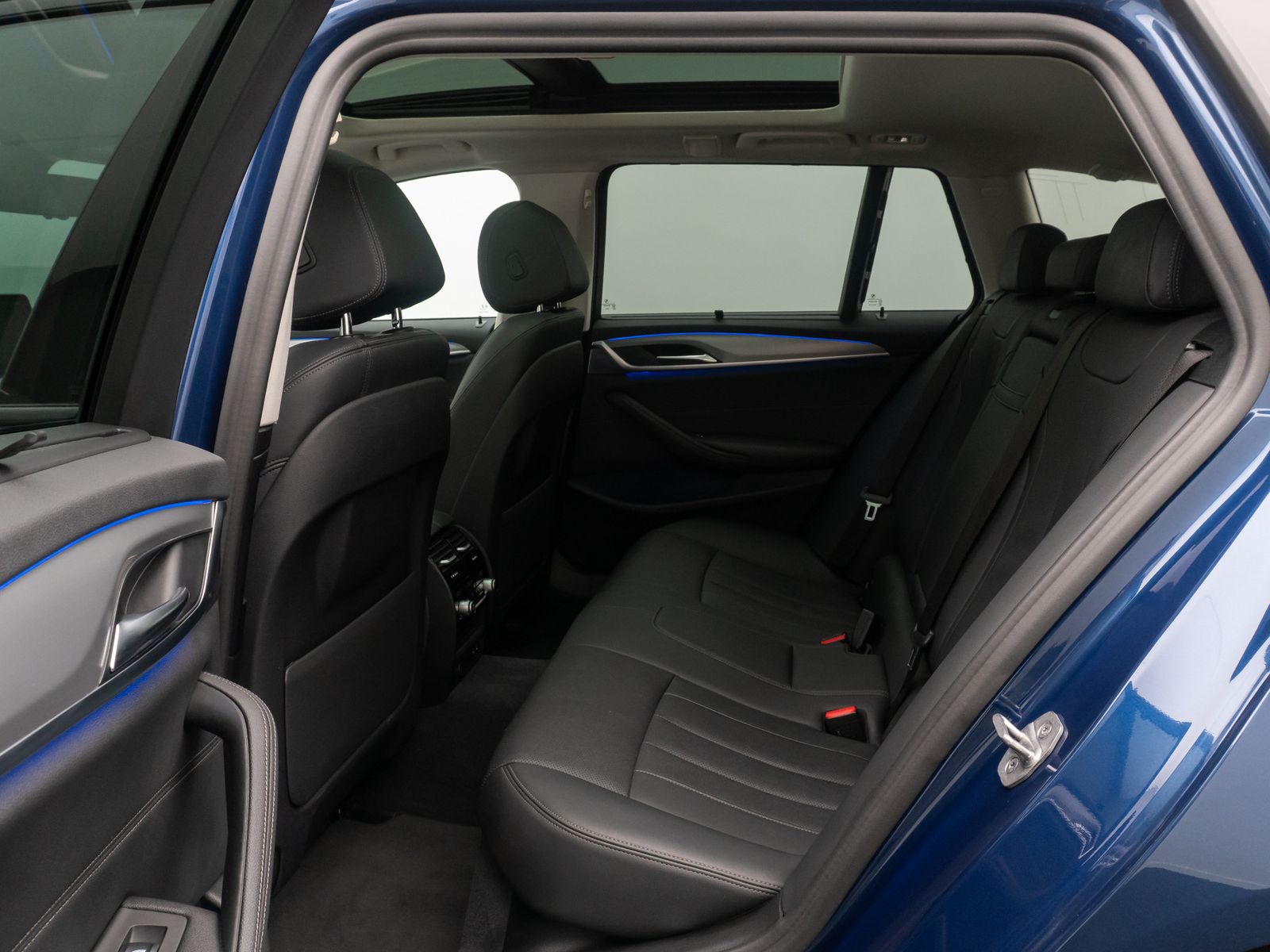 Fahrzeugabbildung BMW 520d xD DAB HUD Kamera Alarm Panoram Leder Sport