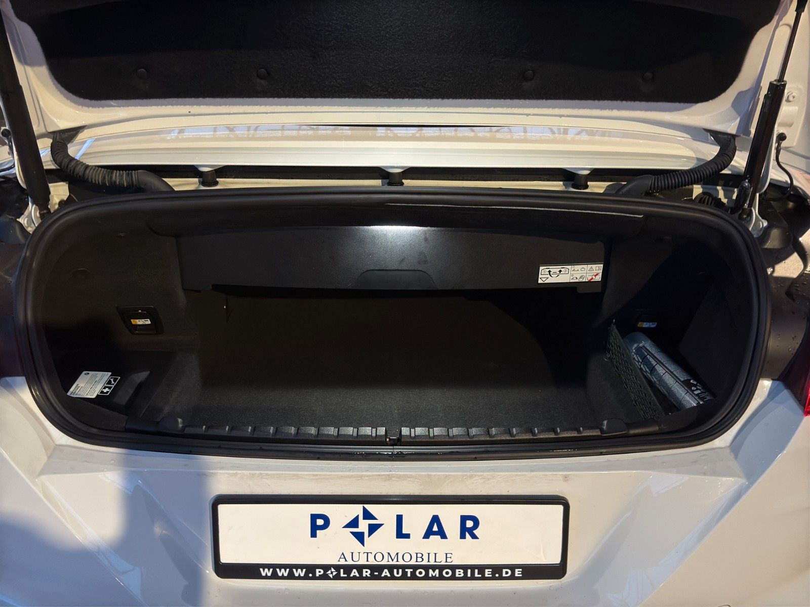 Fahrzeugabbildung BMW M8 Comp xDrive B&W/Keramik/SportAGA/Carbon/Laser