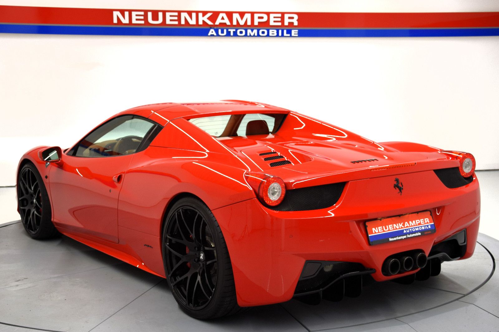 Fahrzeugabbildung Ferrari 458 Spider Carbon-Interior Rosso Corsa / Braun