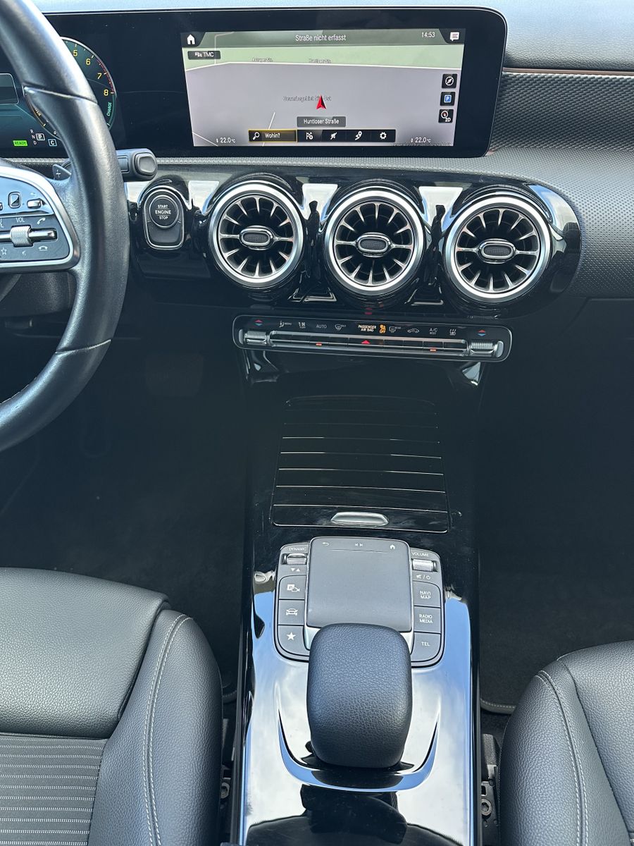 Fahrzeugabbildung Mercedes-Benz A 250e Progressive NAV+KEYLESS+TEMPO+PARKASSIST