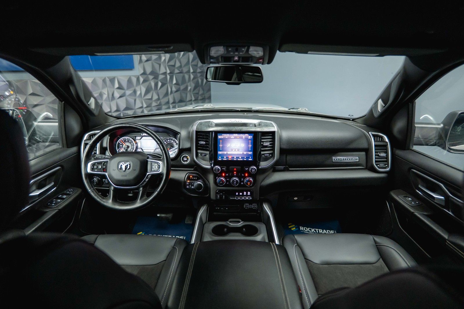 Fahrzeugabbildung Dodge RAM 5.7 V8 HEMI 4x4 OFFROAD Night-Paket *LED*