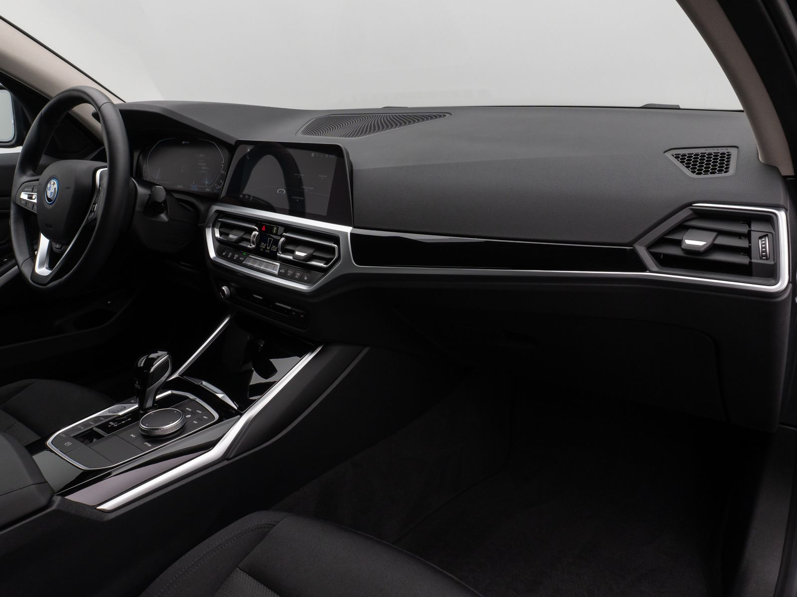 Fahrzeugabbildung BMW 320e Kamera DAB HiFi Lenkradheizung Alarm Parkas