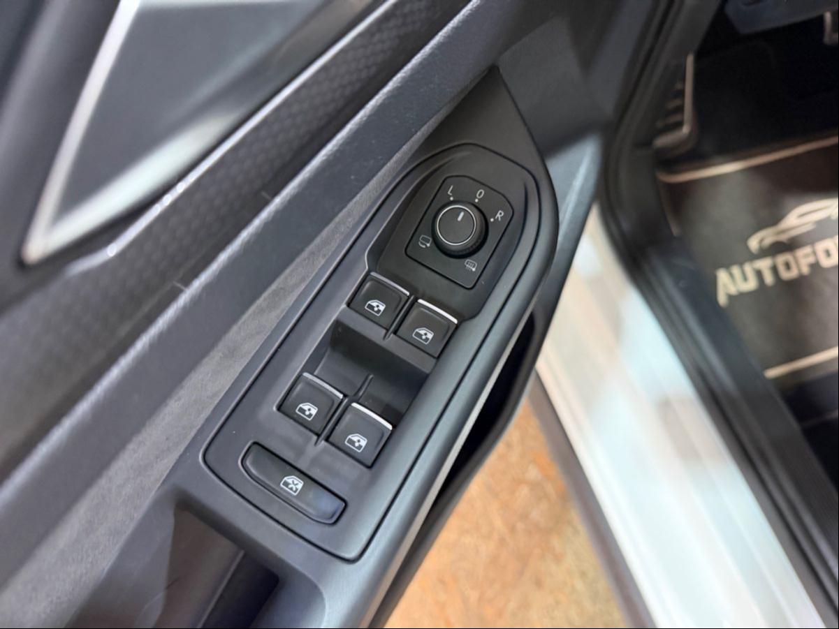 Volkswagen Golf VIII Lim. GTI 2.0TSI DSG/SOUND/CAM/ACC/19", миниатюра 20