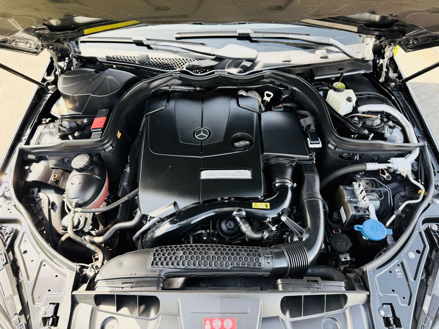 Fahrzeugabbildung Mercedes-Benz E 200 CABRIO SPORTPAKET - Autom., LED, Navi, PTS