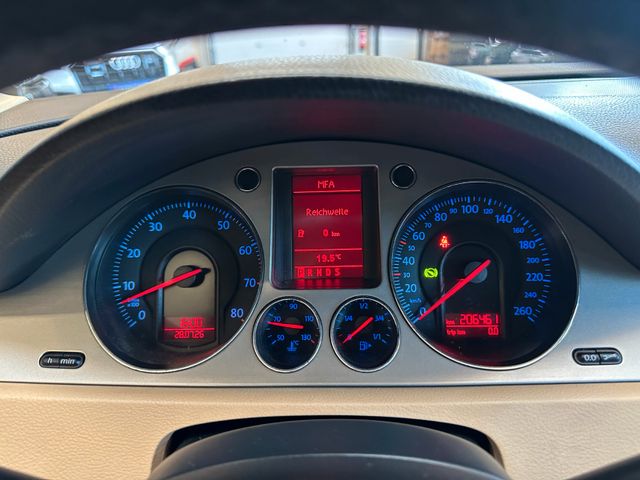 MYAUTOCENTER – Gebraucht- und Jahreswagen mit Werkstattservice in Pfaffenhofen Volkswagen Passat Variant V6 FSI *4Motion*Navi*Xenon*TÜV*