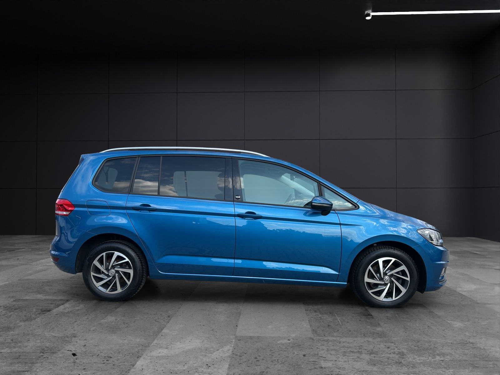 Fahrzeugabbildung Volkswagen Touran SOUND NAVI ACC RFK