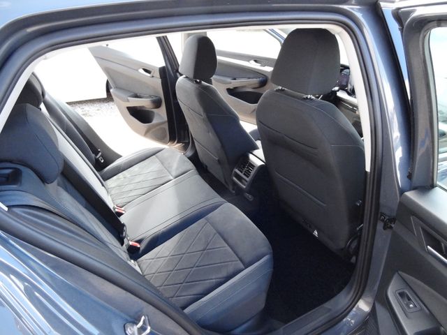 Fahrzeugabbildung Volkswagen Golf VIII Lim. Life/Virtual/LED/Navi/PDC/2.Hd/
