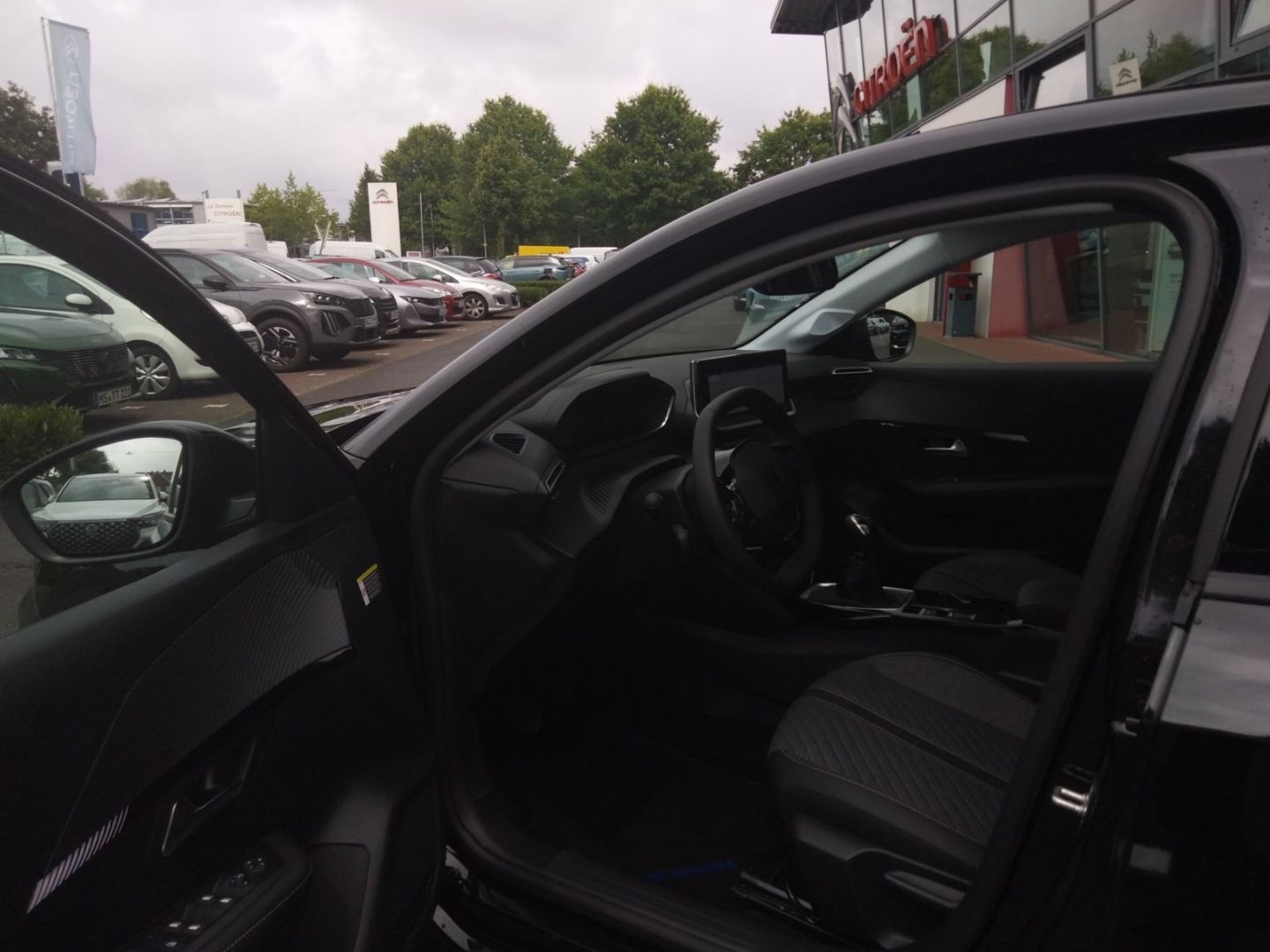 Fahrzeugabbildung Peugeot 208 Allure PureTech 100 Navi 360 Kamera CarPlay