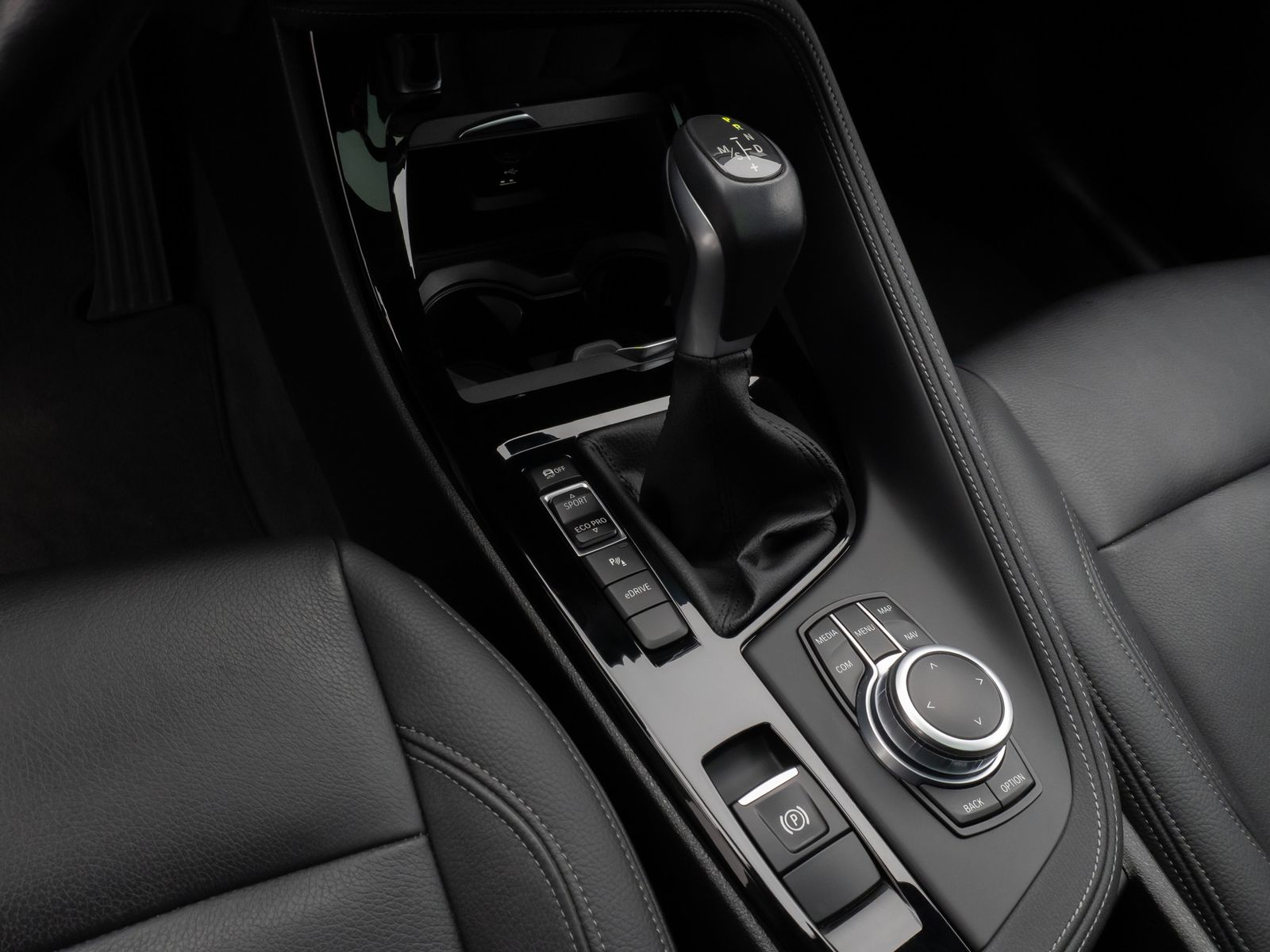 Fahrzeugabbildung BMW X1 xD25e xLine Panorama Kamera HUD DAB Komfort