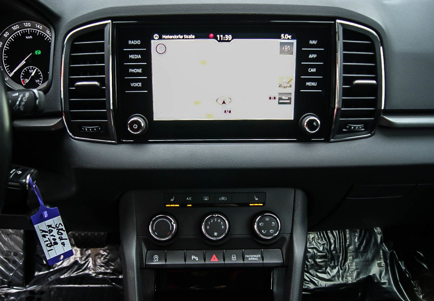 Fahrzeugabbildung SKODA Karoq 16TDI DSG Ambition ANHÄNGERKUPPLUNG 1.HAND