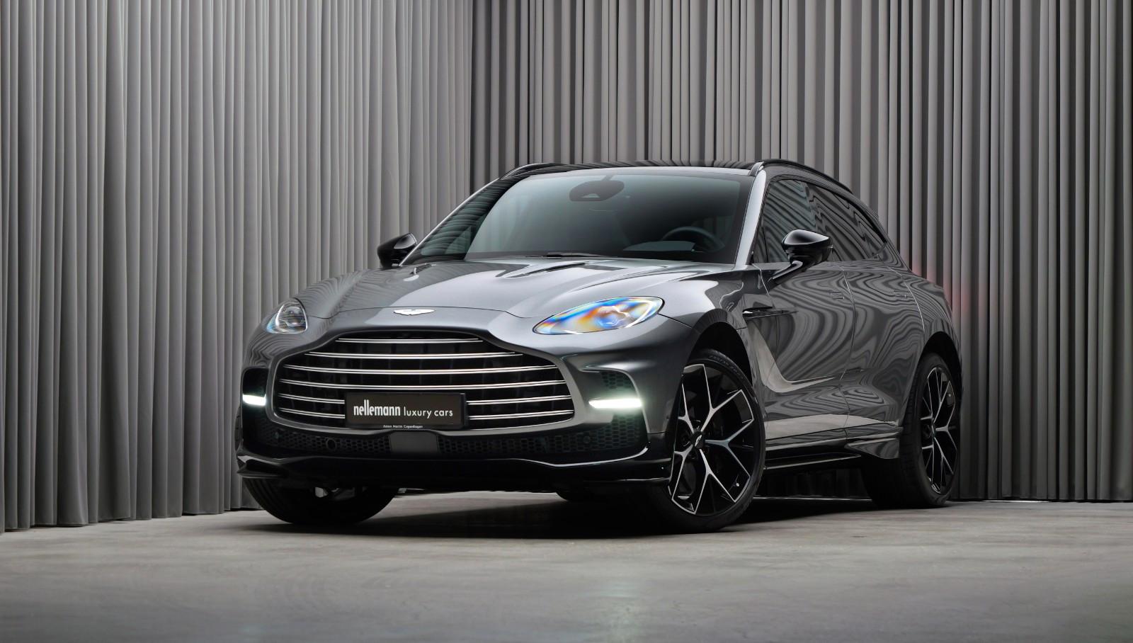 Aston Martin DBX707