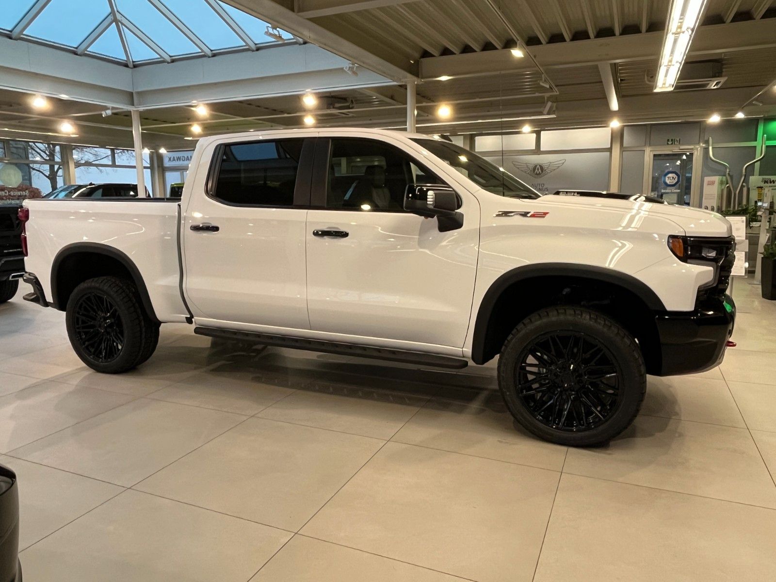 Fahrzeugabbildung Chevrolet Silverado ZR2 V8 6.2*Head-Up*360°*Offroad*AHK