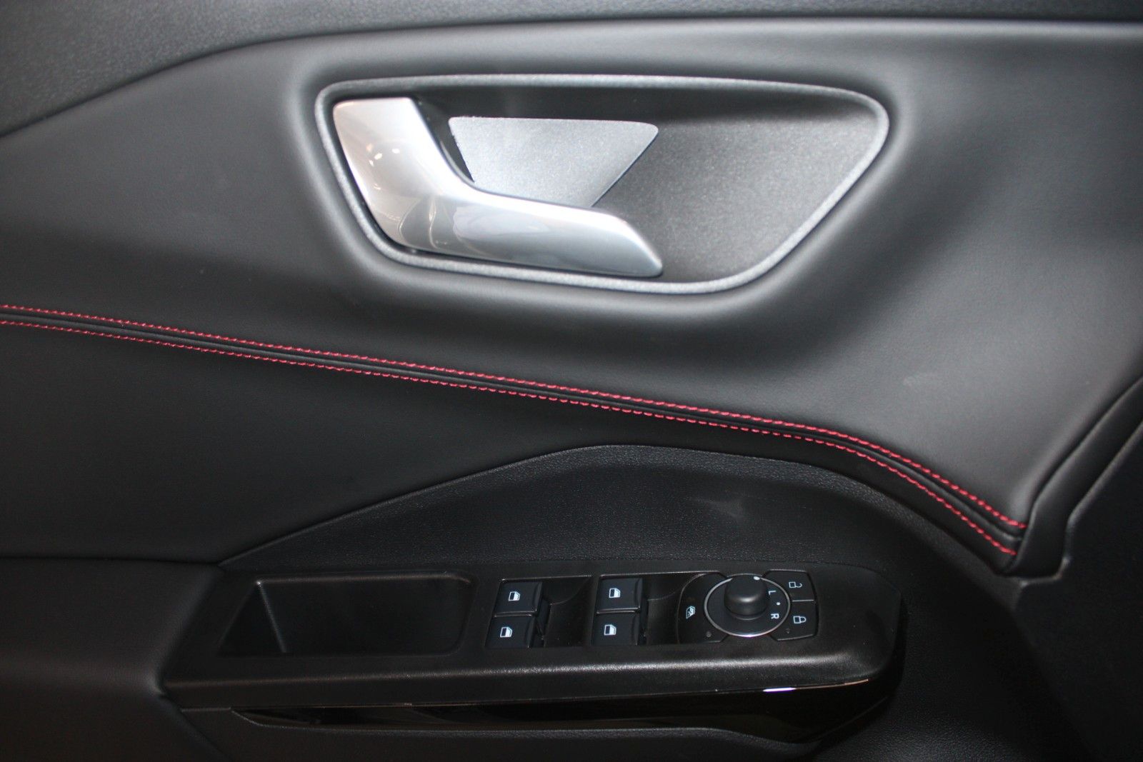 Fahrzeugabbildung Ford Puma 1,0 EcoBoost Hybrid ST-Line Automatik GJR
