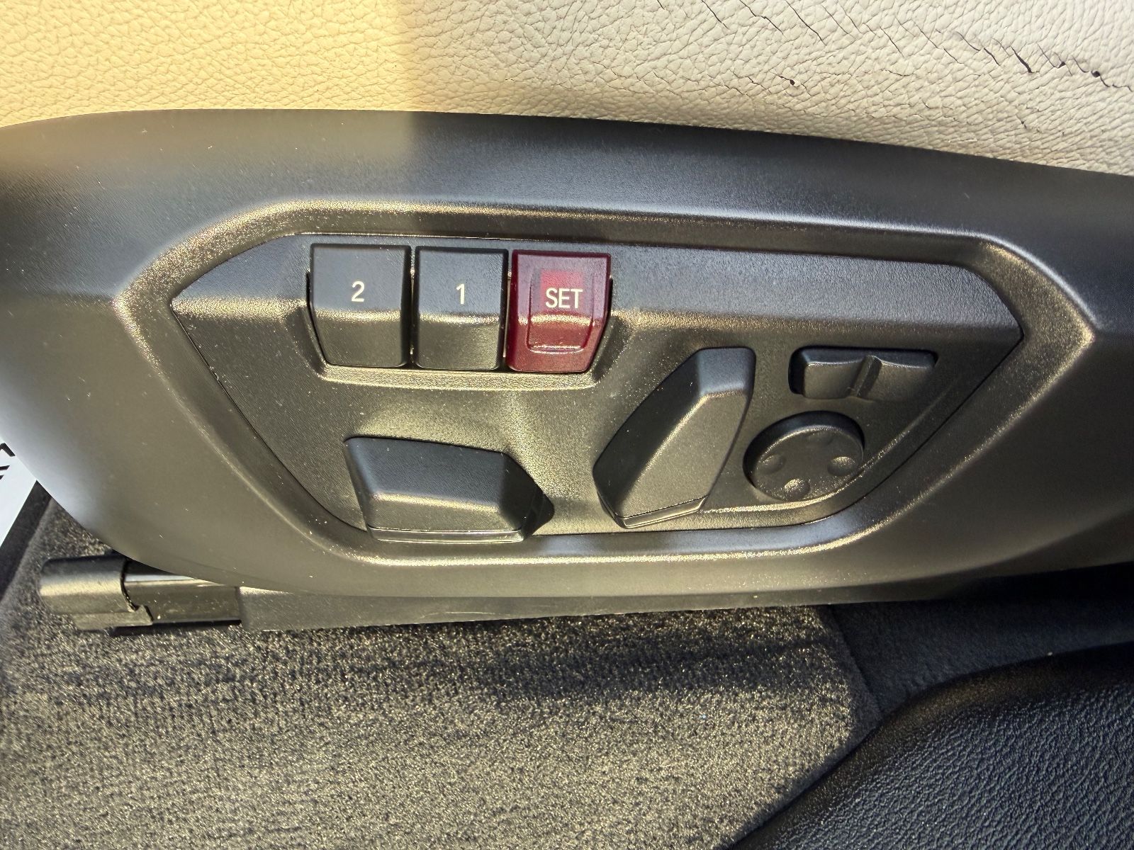 Fahrzeugabbildung BMW X4 xDrive 35 d M SPORT STANDHEIZUNG AHK SD LED