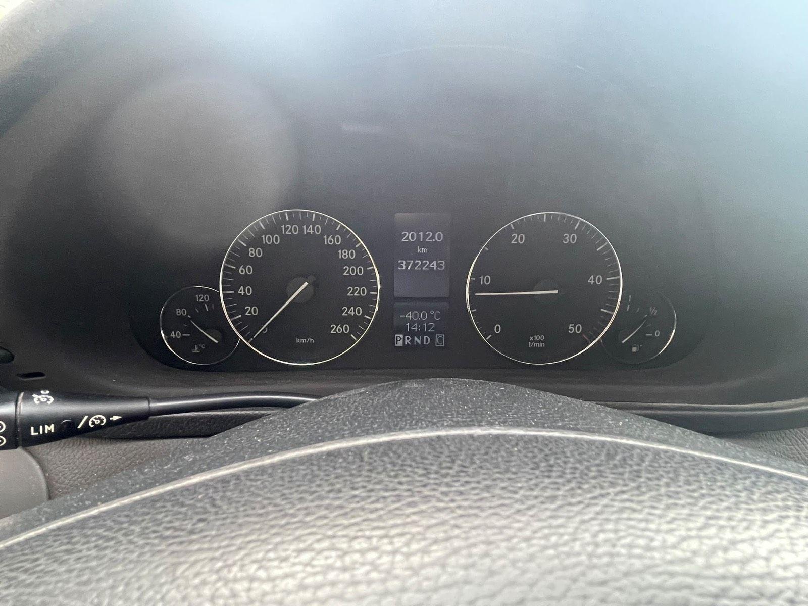 Mercedes-Benz C220 2004 — photo 12