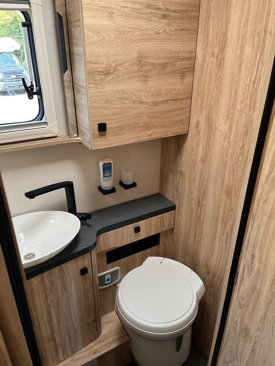 Fahrzeugabbildung Eura Mobil Profila T PT 720 EF Mondial + Fahrassist. Pakete