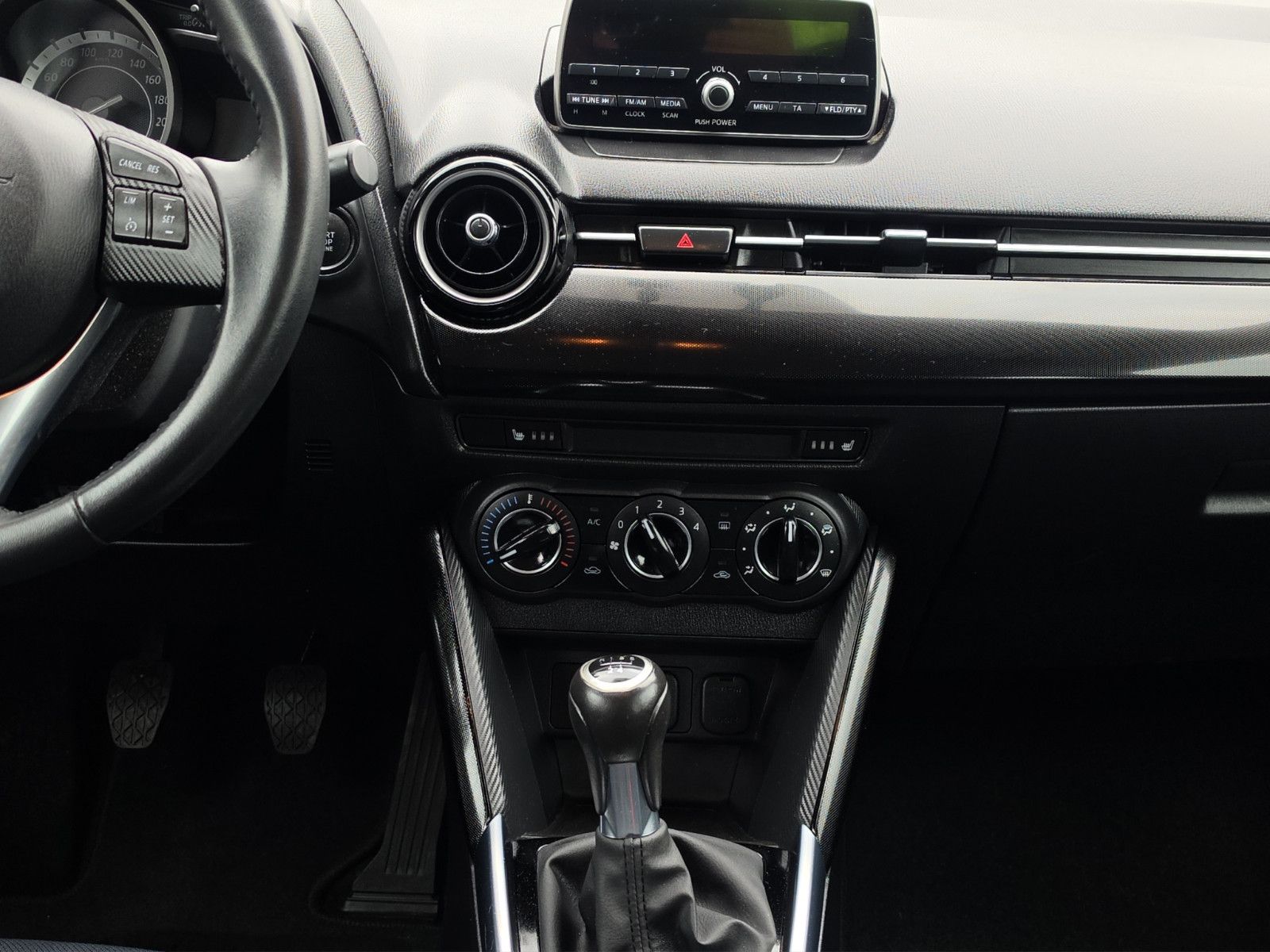 Fahrzeugabbildung Mazda 2 Lim. Center-Line AUS 1.HAND NUR 23 TSD. KM