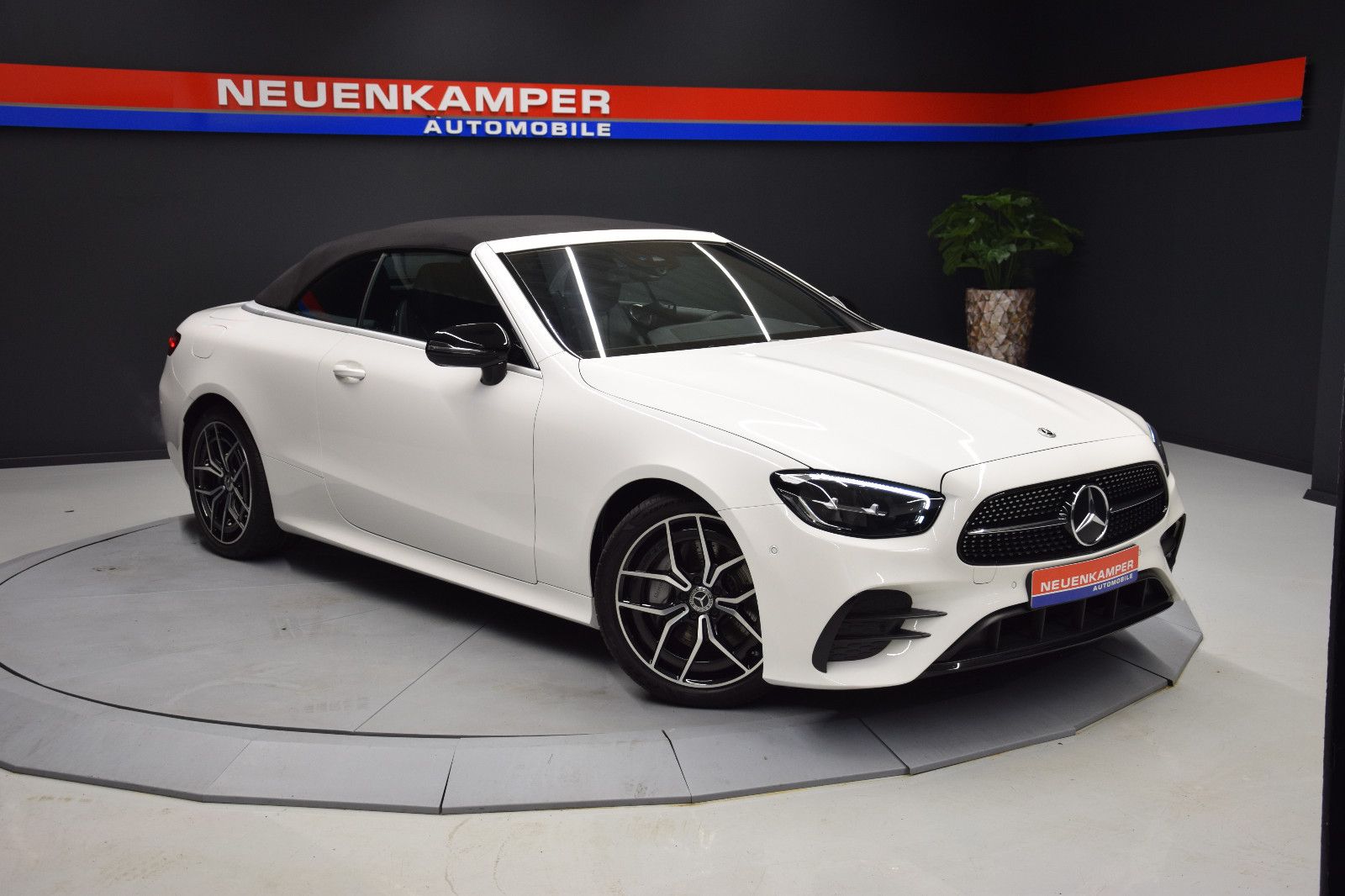 Fahrzeugabbildung Mercedes-Benz E 200 Cabrio 1.Hand AMG LED NAVI Ambiente Leder