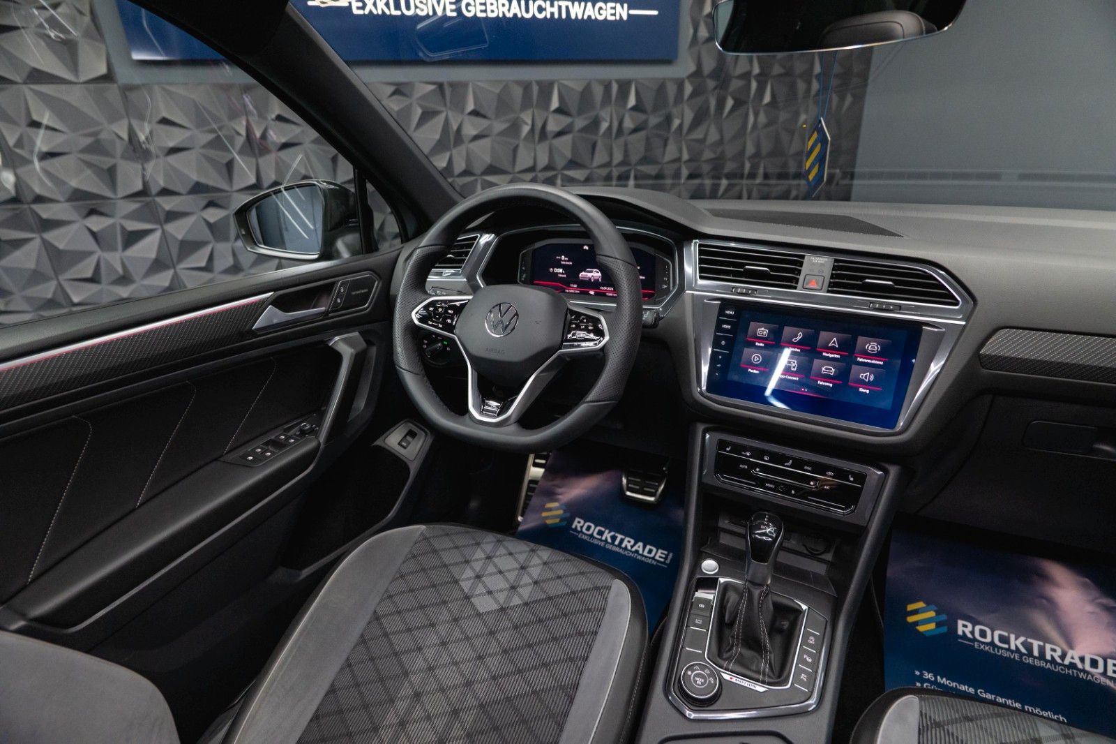 Fahrzeugabbildung Volkswagen Tiguan Allspace R-Line 4Motion HUD | PANO | ACC
