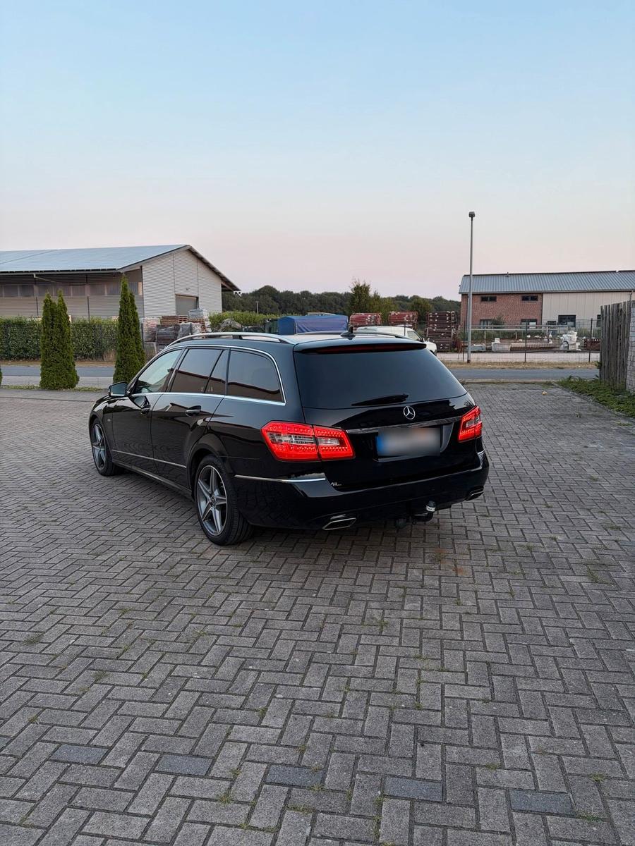 Mercedes-Benz E220 2011 — engine 170 HP (125kW)
