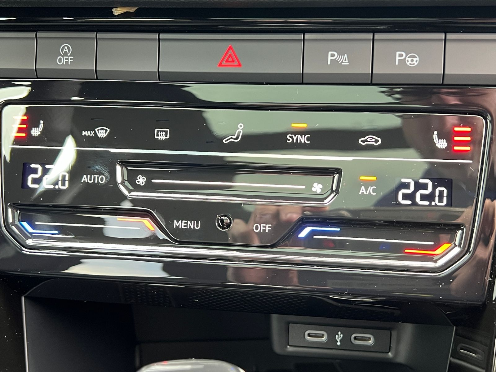 Fahrzeugabbildung Volkswagen T-Roc R-Line 1.5 TSI DSG *AHK, Pano, Black Style