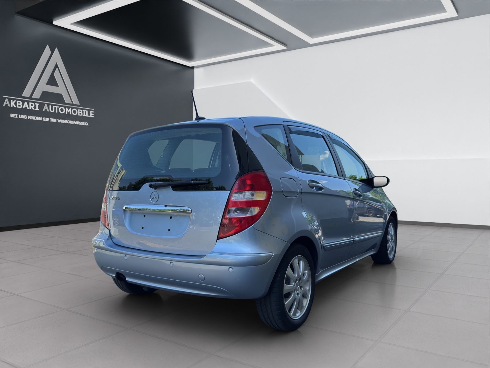 Fahrzeugabbildung Mercedes-Benz A 200*Klima*Sitzheiz*Bi-Xenon*Einparkhilfe*