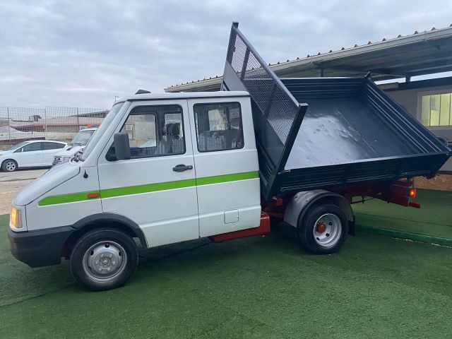 Iveco Daily 35-8 Ribaltabile Trilaterale 7 Posti