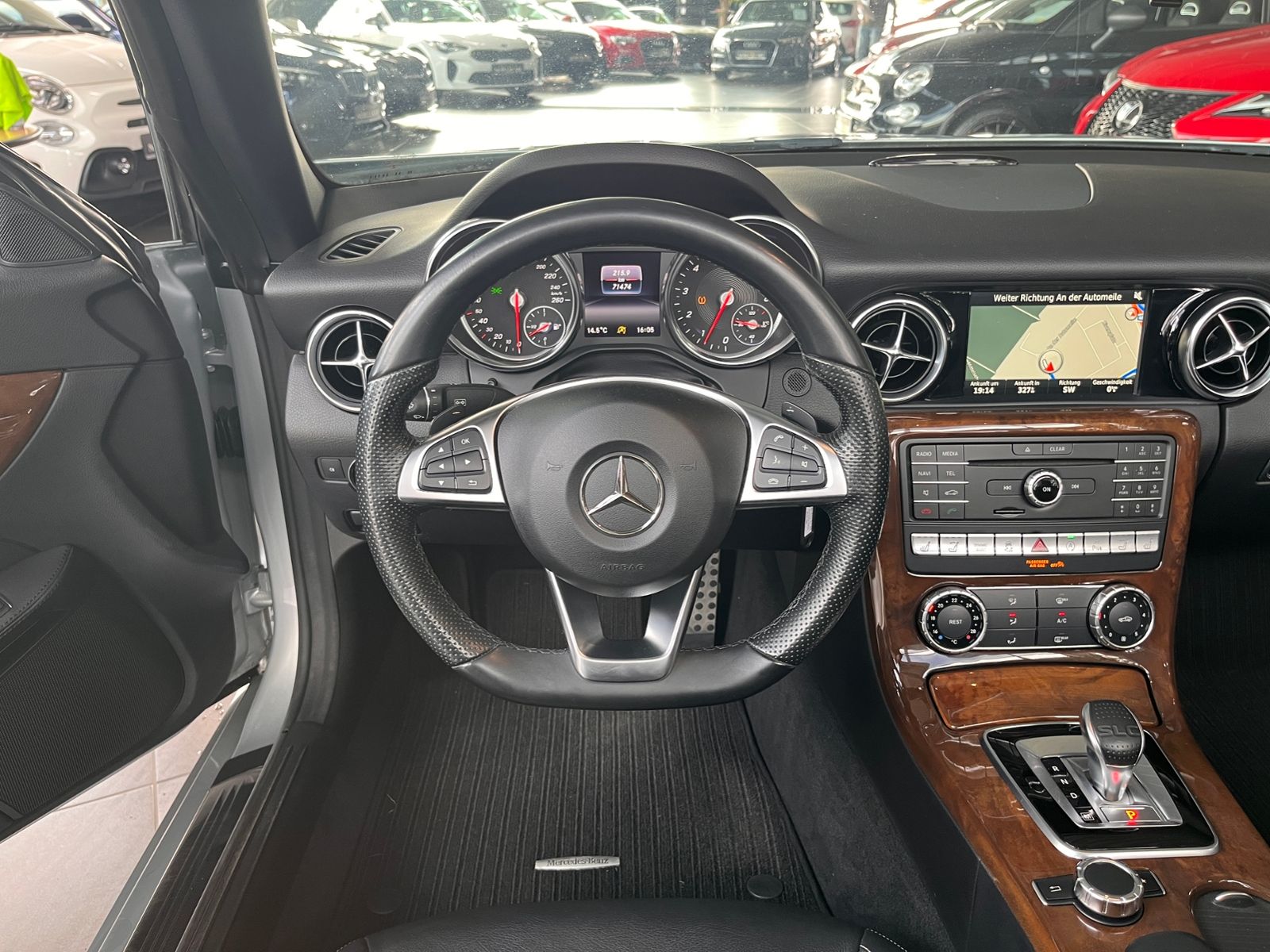 Fahrzeugabbildung Mercedes-Benz SLC 300 Roadster PANO NAVI ALU