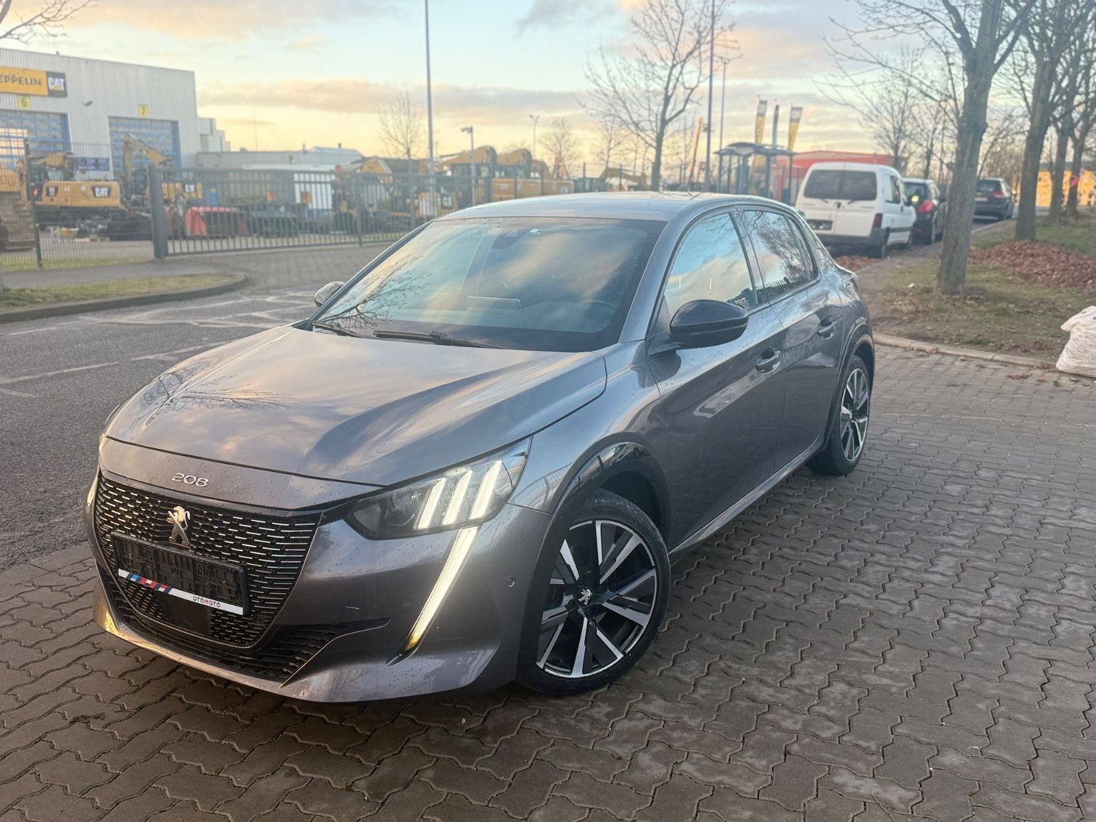 PEUGEOT 208